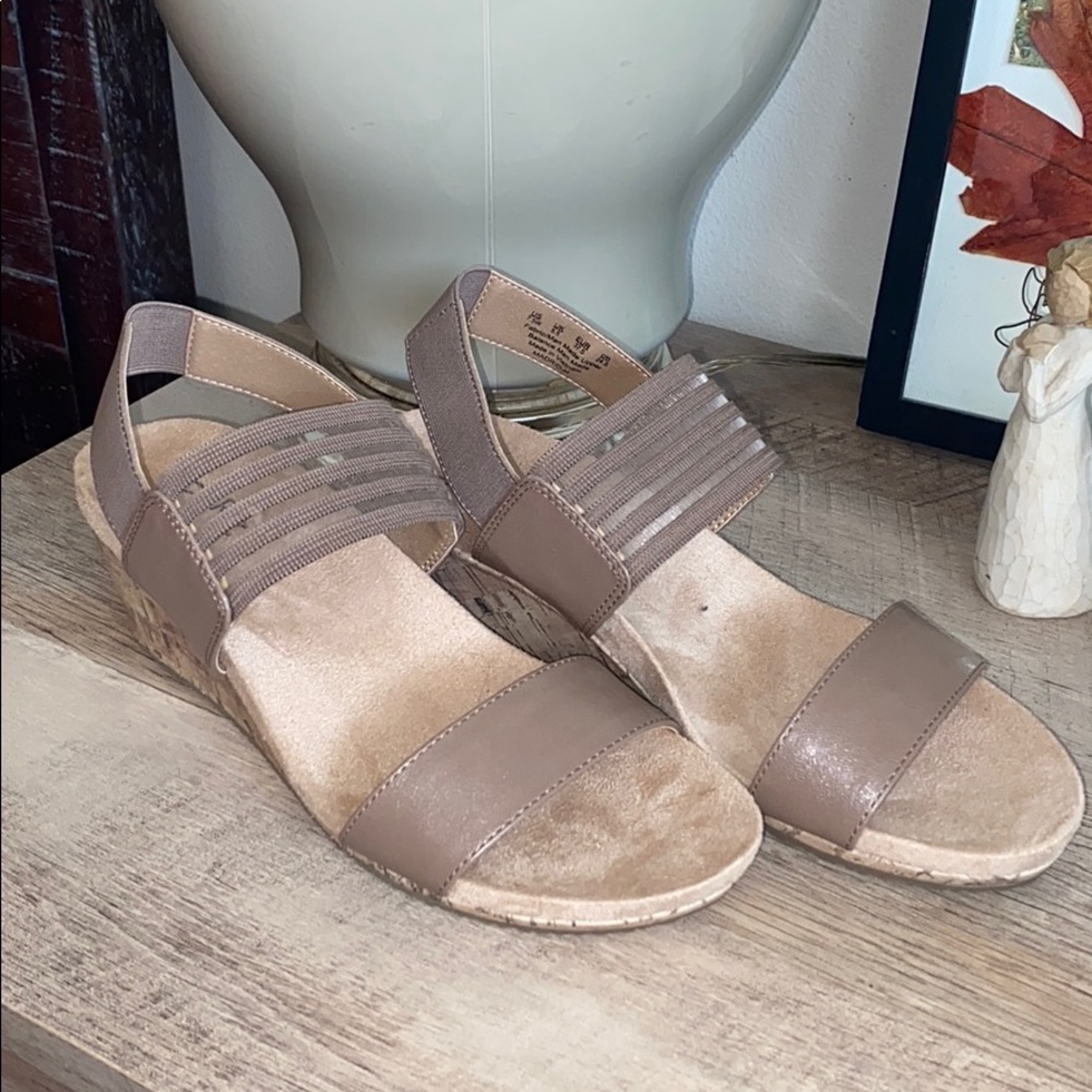Naturalized Flex healed Sandal
